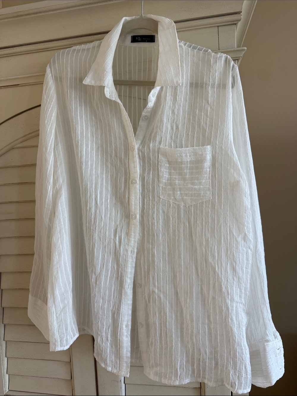 Women's White Textured Button-Front Blouse